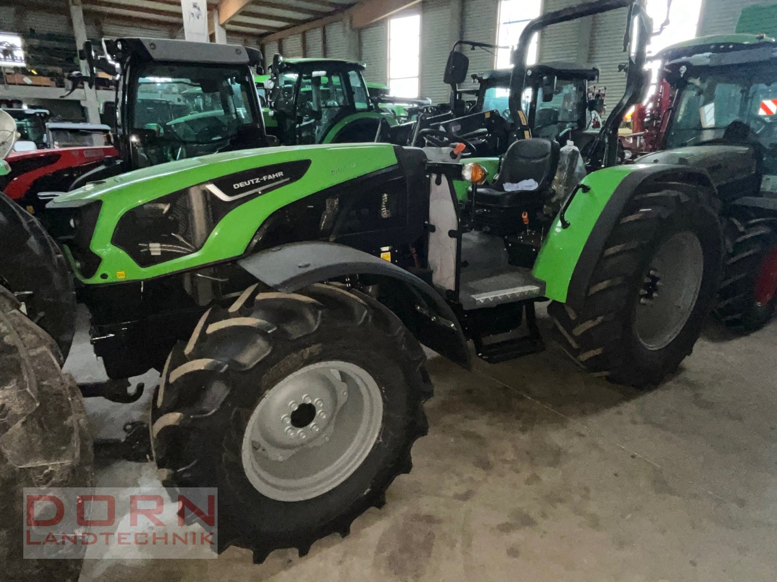 Traktor van het type Deutz-Fahr 5105 G TB, Neumaschine in Bruckberg (Foto 1)