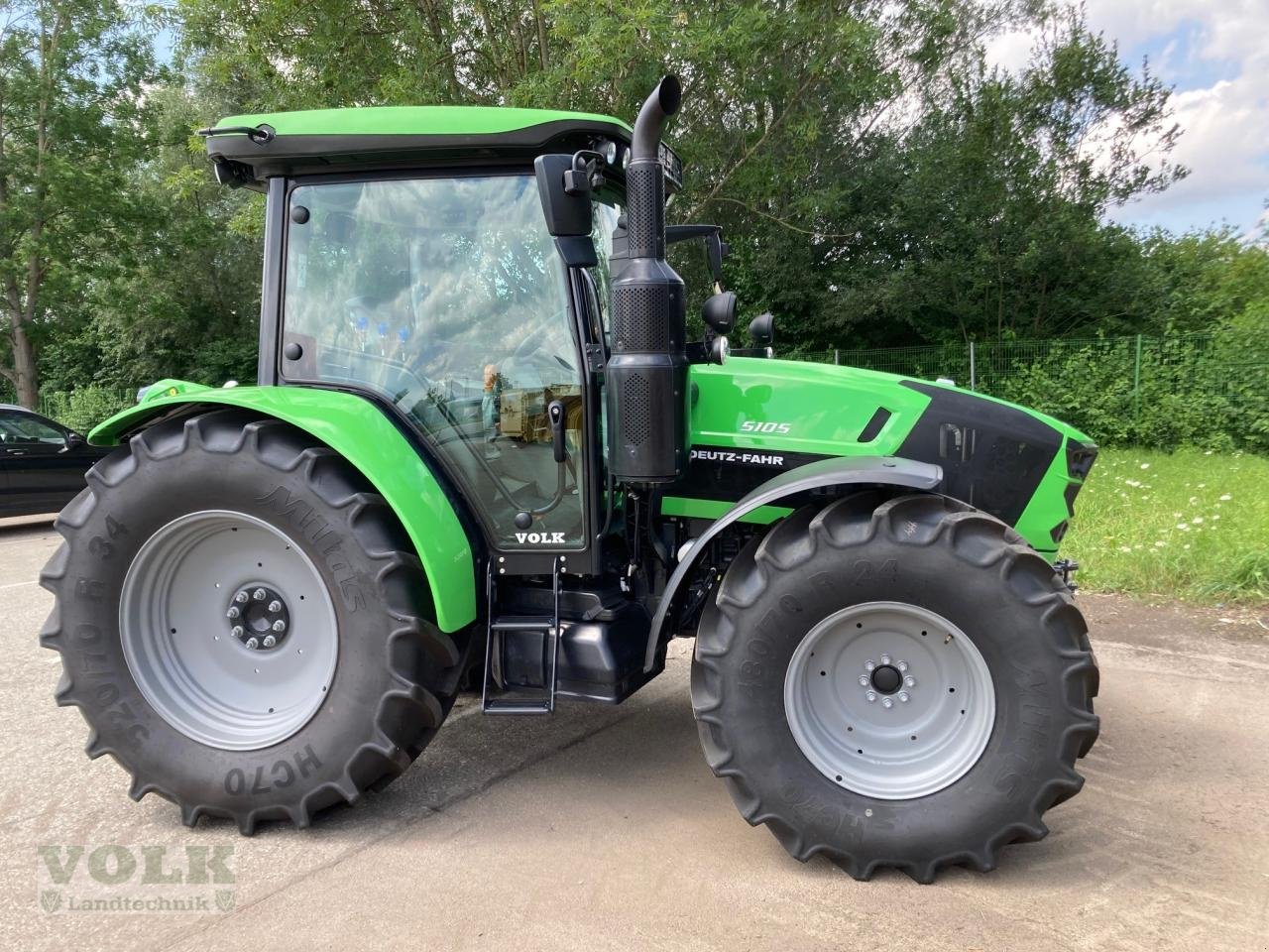 Traktor des Typs Deutz-Fahr 5105 GS, Neumaschine in Friedberg-Derching (Bild 5)