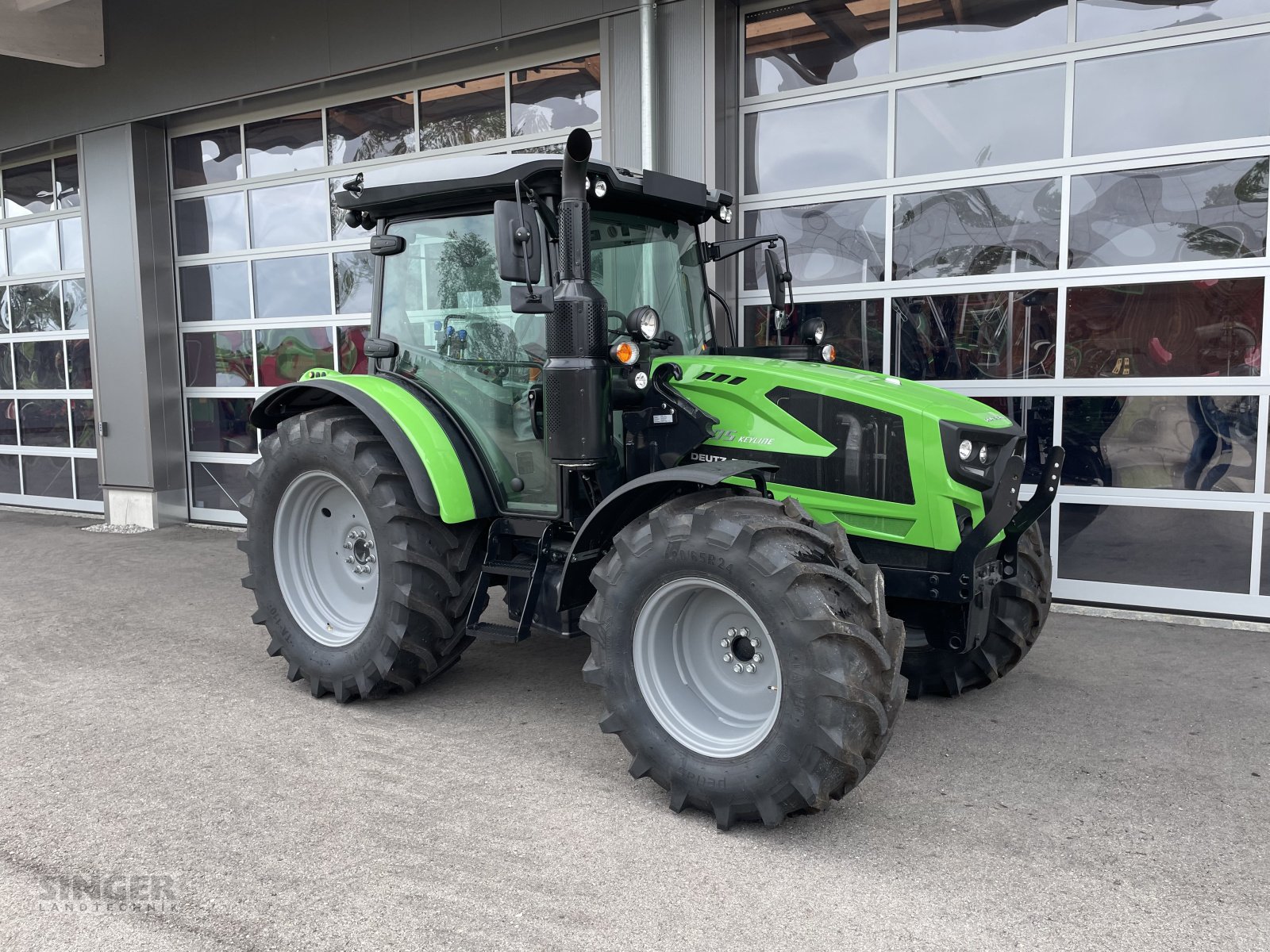 Traktor of the type Deutz-Fahr 5105 Keyline GS, Neumaschine in Ebenhofen (Picture 1)