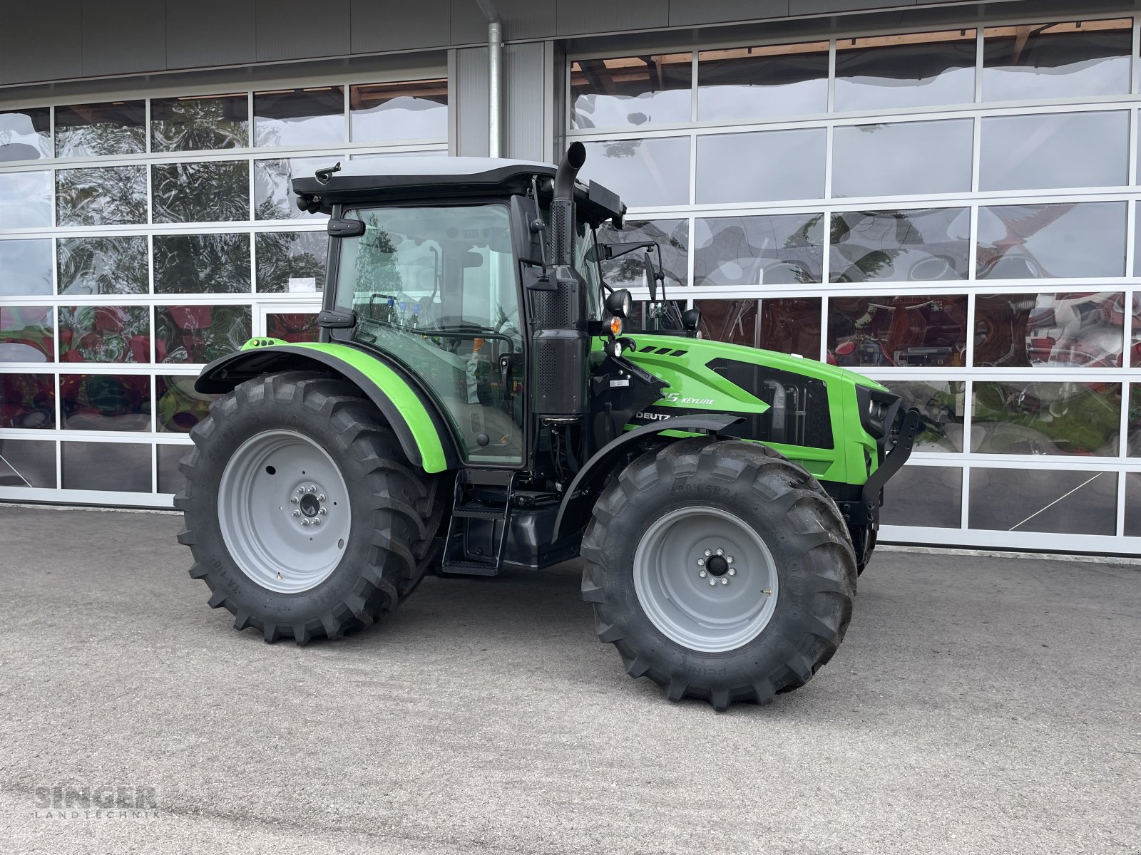 Traktor of the type Deutz-Fahr 5105 Keyline GS, Neumaschine in Ebenhofen (Picture 4)