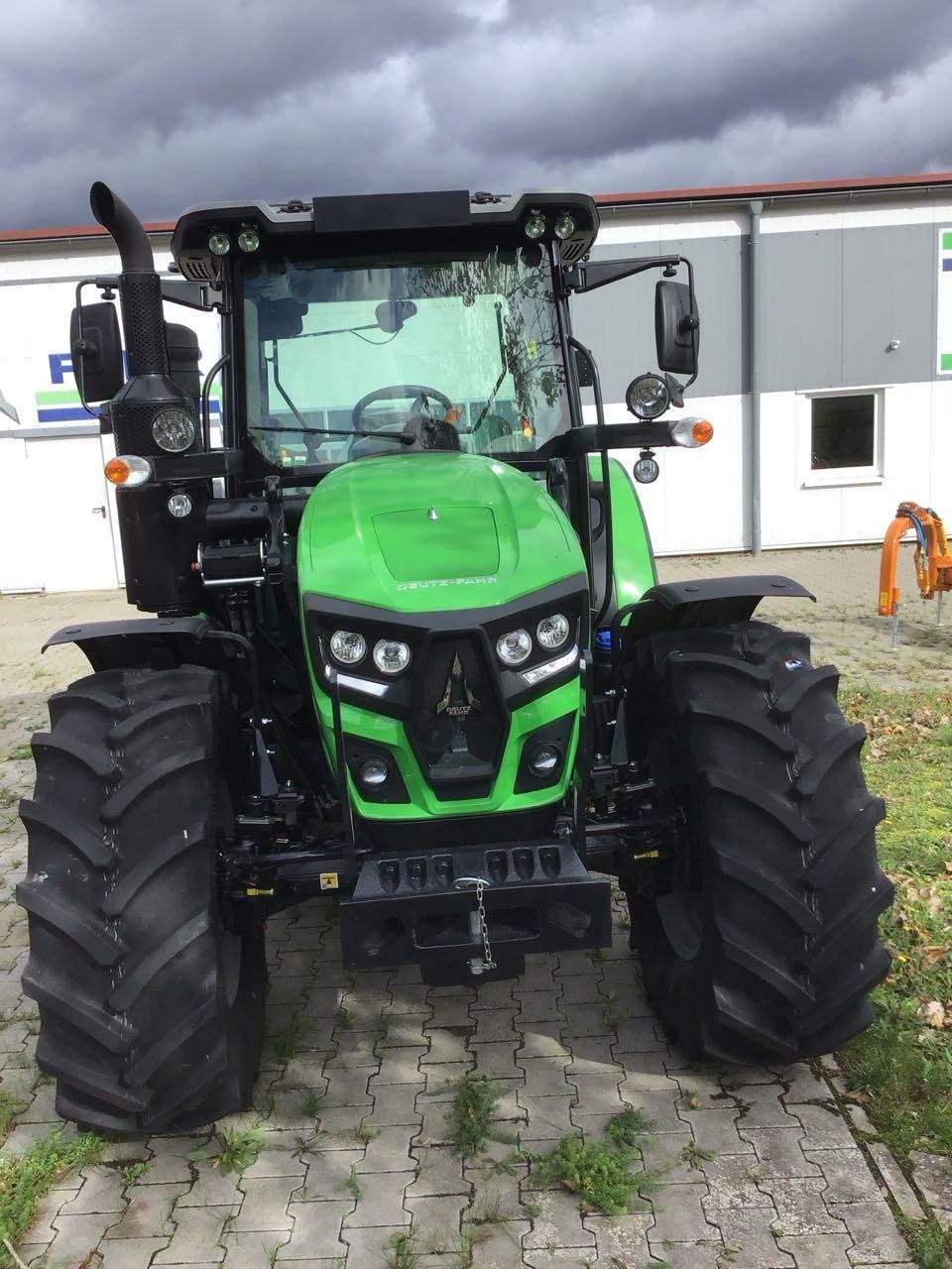 Traktor of the type Deutz-Fahr 5105 Keyline GS, Neumaschine in Burgbernheim (Picture 2)