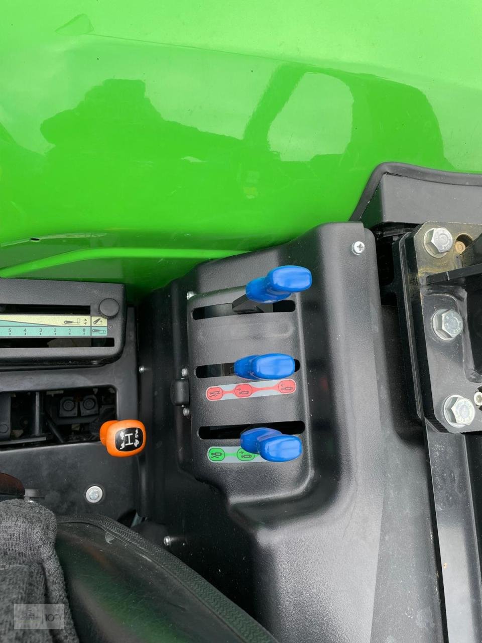 Traktor van het type Deutz-Fahr 5105 TB GS, Neumaschine in Eslohe–Bremke (Foto 12)