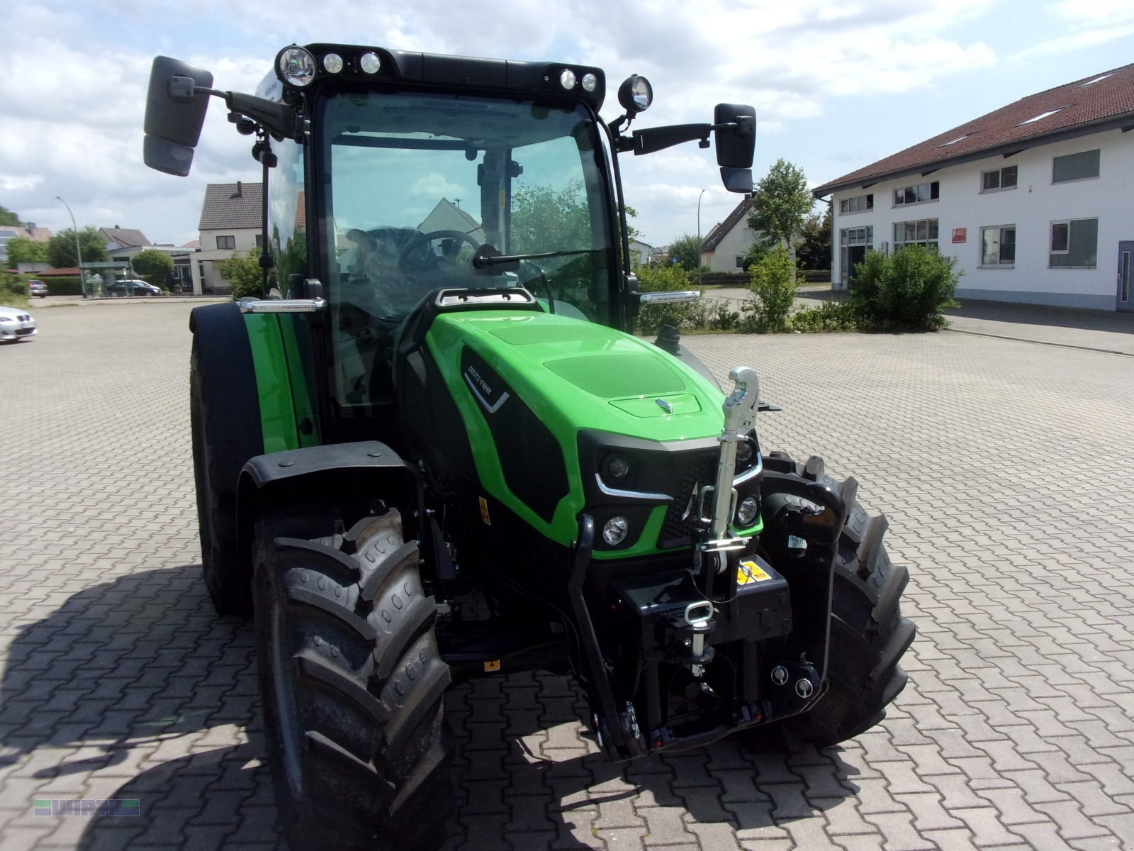 Traktor of the type Deutz-Fahr 5105 TTV "stufenloser Kompaktschlepper", Frontladeranbauteile, Gebrauchtmaschine in Buchdorf (Picture 1)