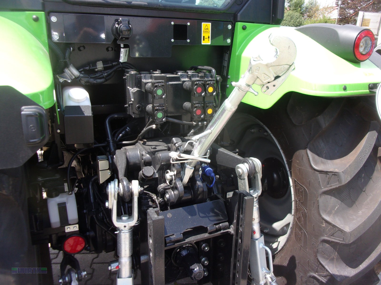 Traktor van het type Deutz-Fahr 5105 TTV "stufenloser Kompaktschlepper", Frontladeranbauteile, Gebrauchtmaschine in Buchdorf (Foto 11)