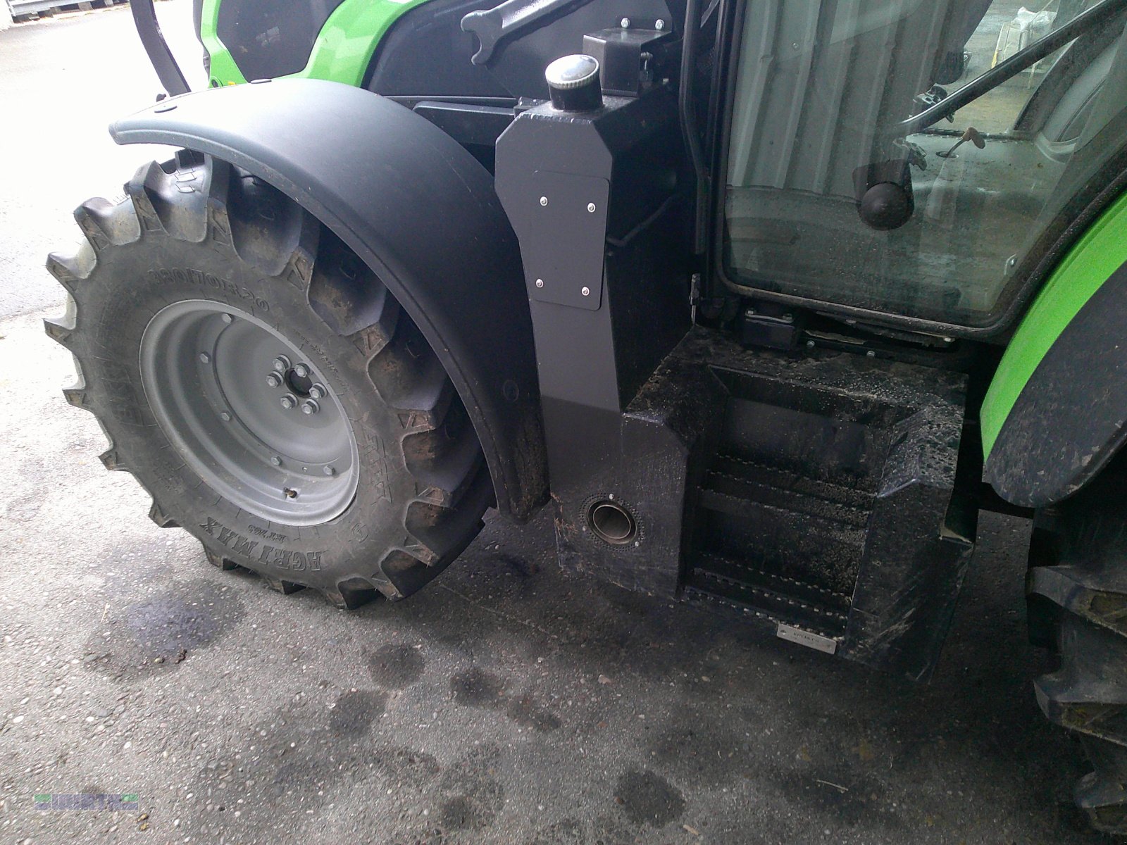 Traktor del tipo Deutz-Fahr 5105 TTV "stufenloser Kompaktschlepper", Frontladeranbauteile, Gebrauchtmaschine en Buchdorf (Imagen 3)