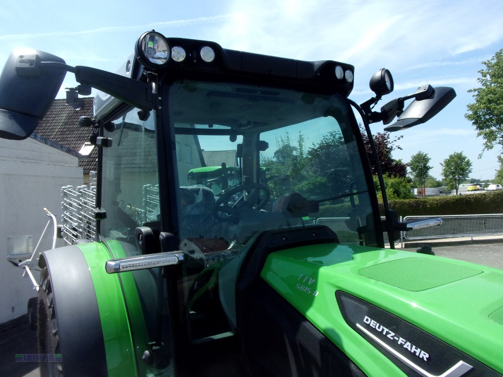 Traktor of the type Deutz-Fahr 5105 TTV stufenloser Kompaktschlepper, Neumaschine in Buchdorf (Picture 18)