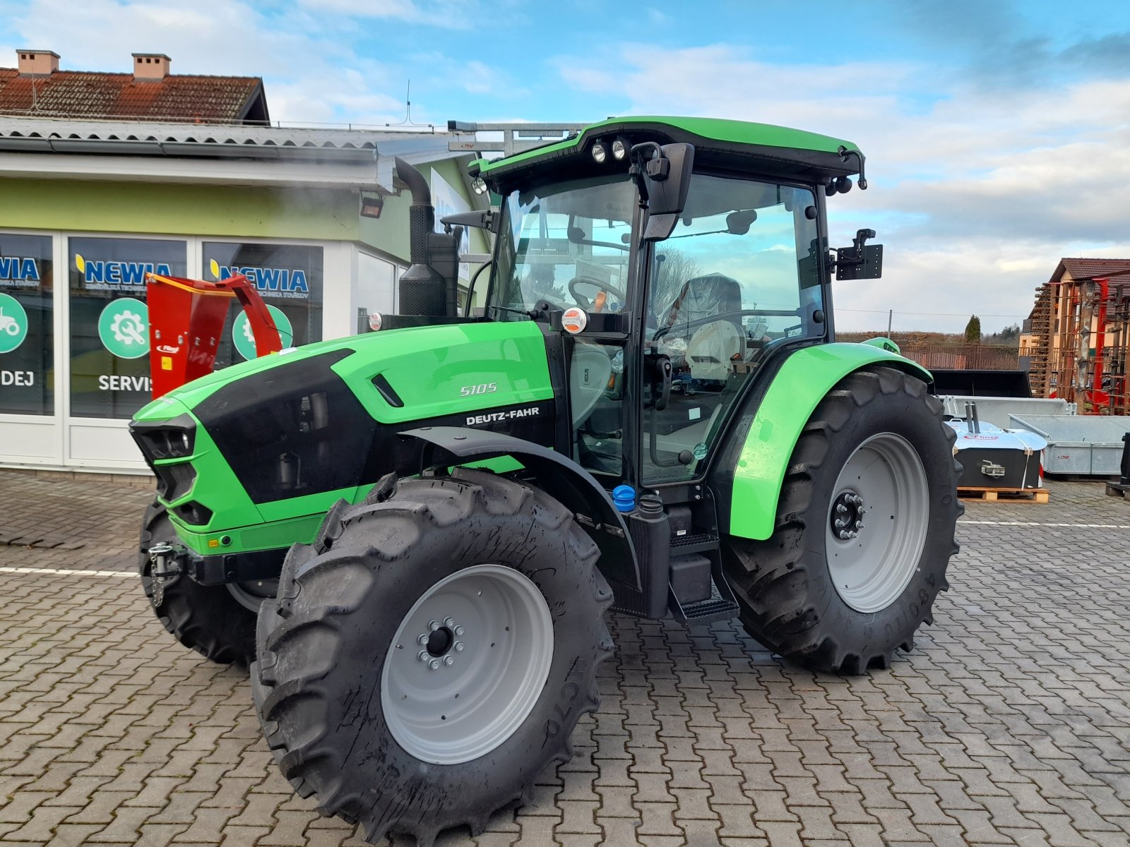 Traktor typu Deutz-Fahr 5105, Neumaschine v Stankov (Obrázok 2)