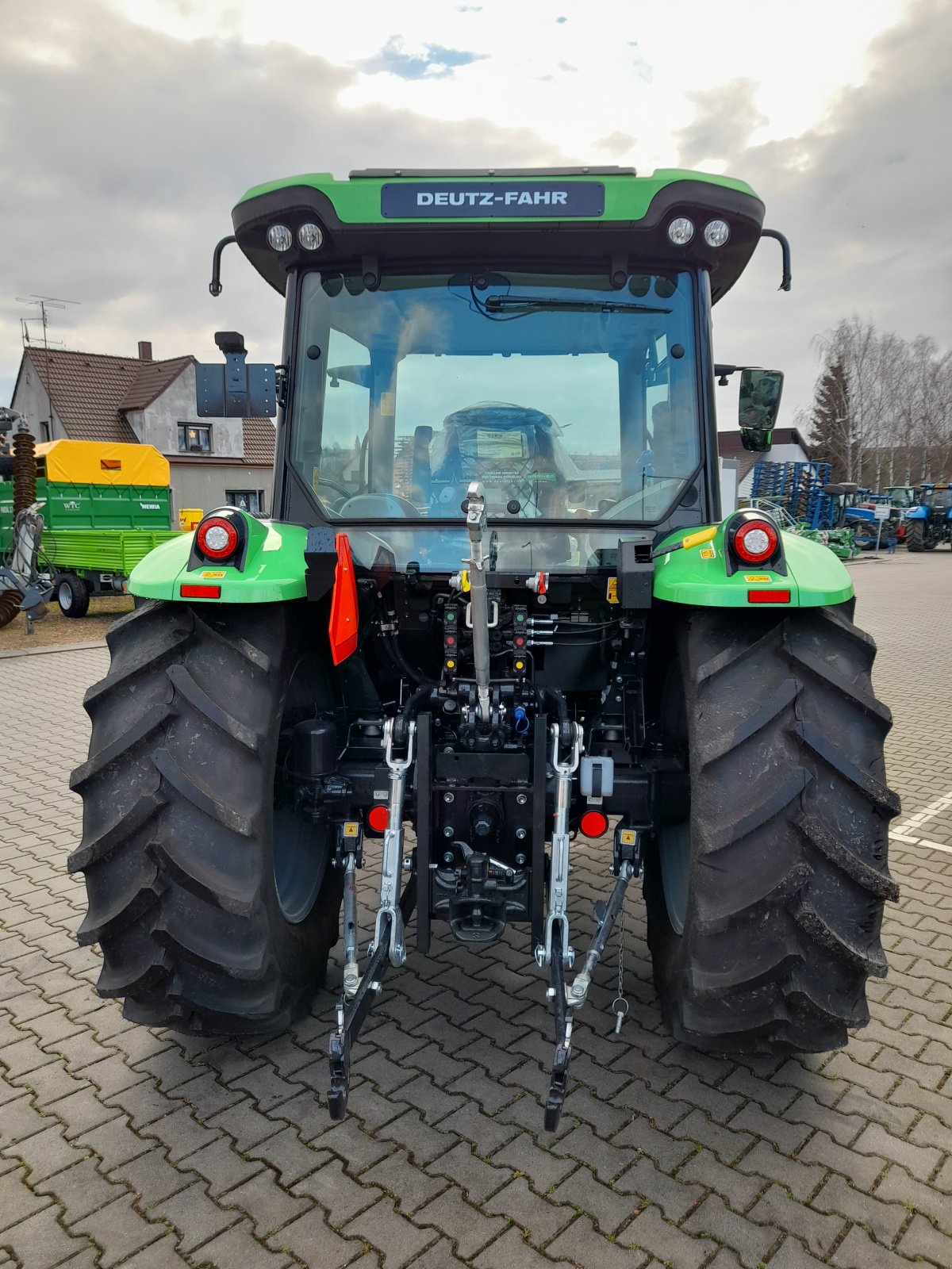 Traktor του τύπου Deutz-Fahr 5105, Neumaschine σε Stankov (Φωτογραφία 4)