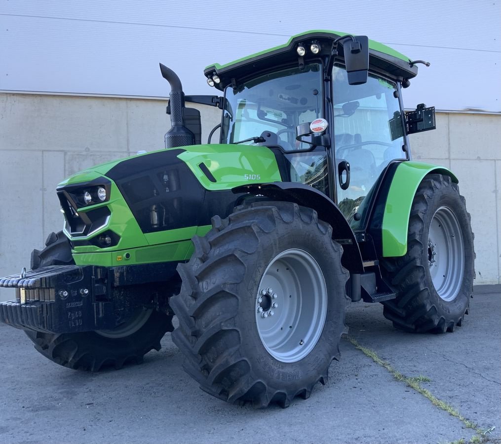 Traktor van het type Deutz-Fahr 5105, Neumaschine in Bad Gleichenberg (Foto 1)