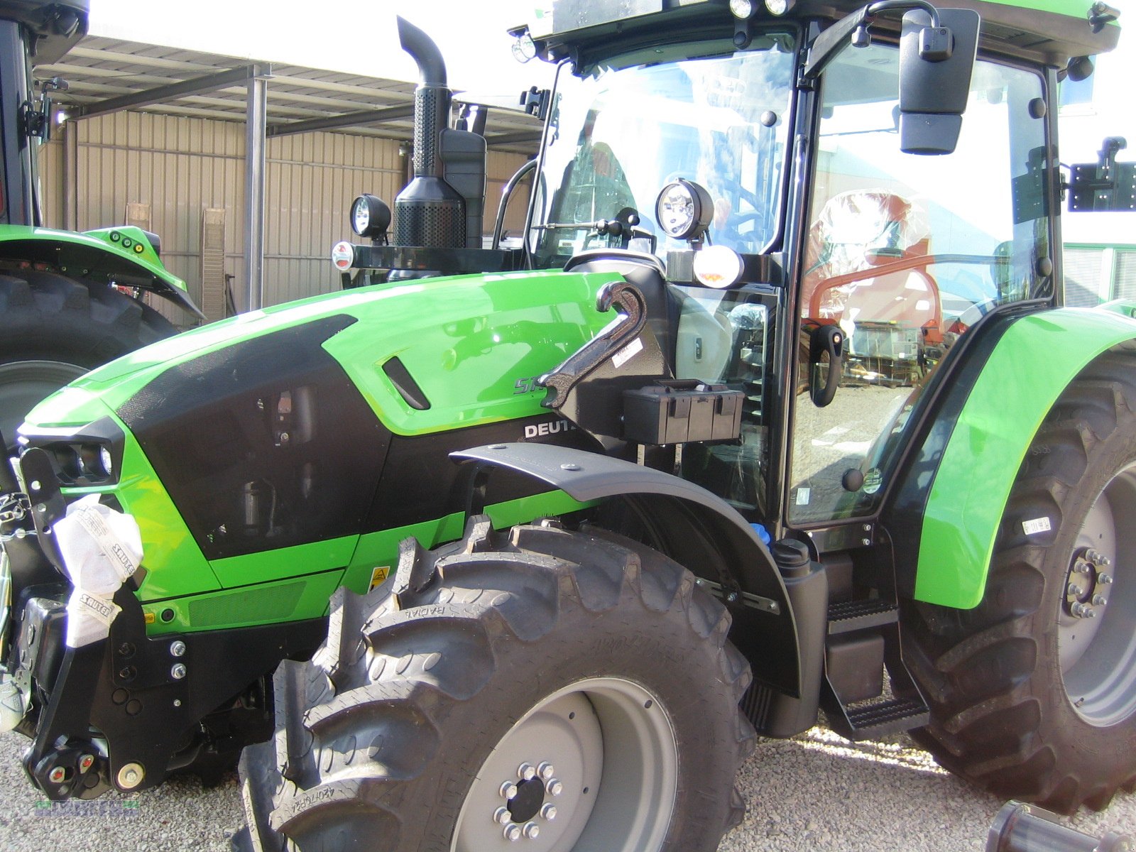 Traktor des Typs Deutz-Fahr 5115 GS, 4 Zylinder, 30/30 Gang Lastschaltgetriebe, Zusatzhubzylinder, Neumaschine in Buchdorf (Bild 2)