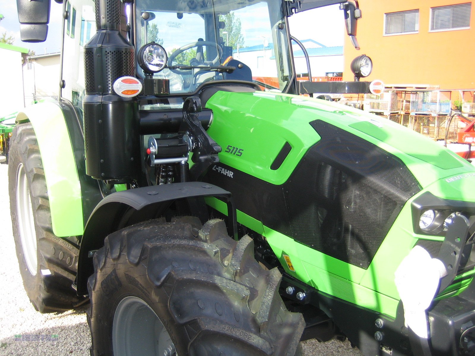 Traktor of the type Deutz-Fahr 5115 GS, 4 Zylinder, 30/30 Gang Lastschaltgetriebe, Zusatzhubzylinder, Neumaschine in Buchdorf (Picture 3)