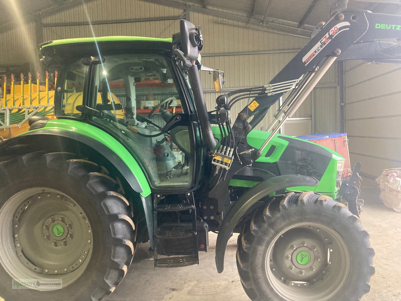 Traktor van het type Deutz-Fahr 5120 TTV, Gebrauchtmaschine in Nördlingen (Foto 2)