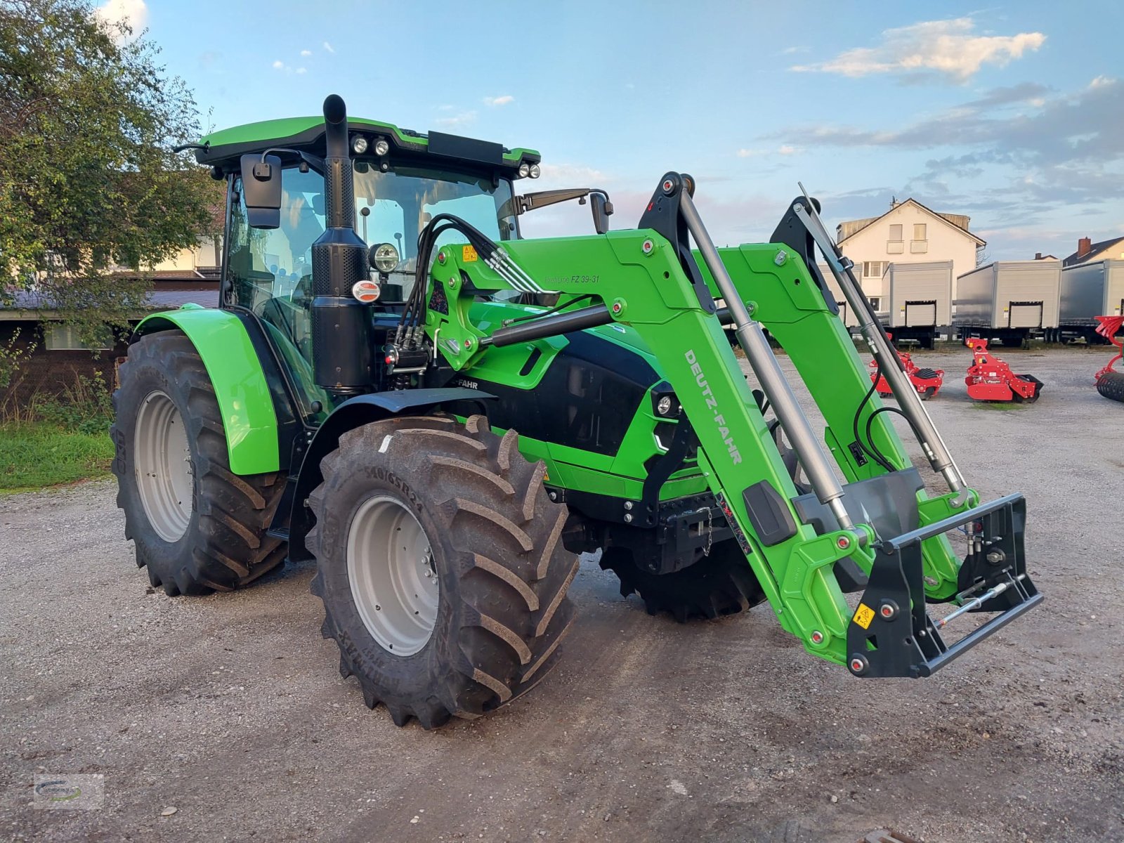 Traktor van het type Deutz-Fahr 5125, Neumaschine in Frontenhausen (Foto 1)