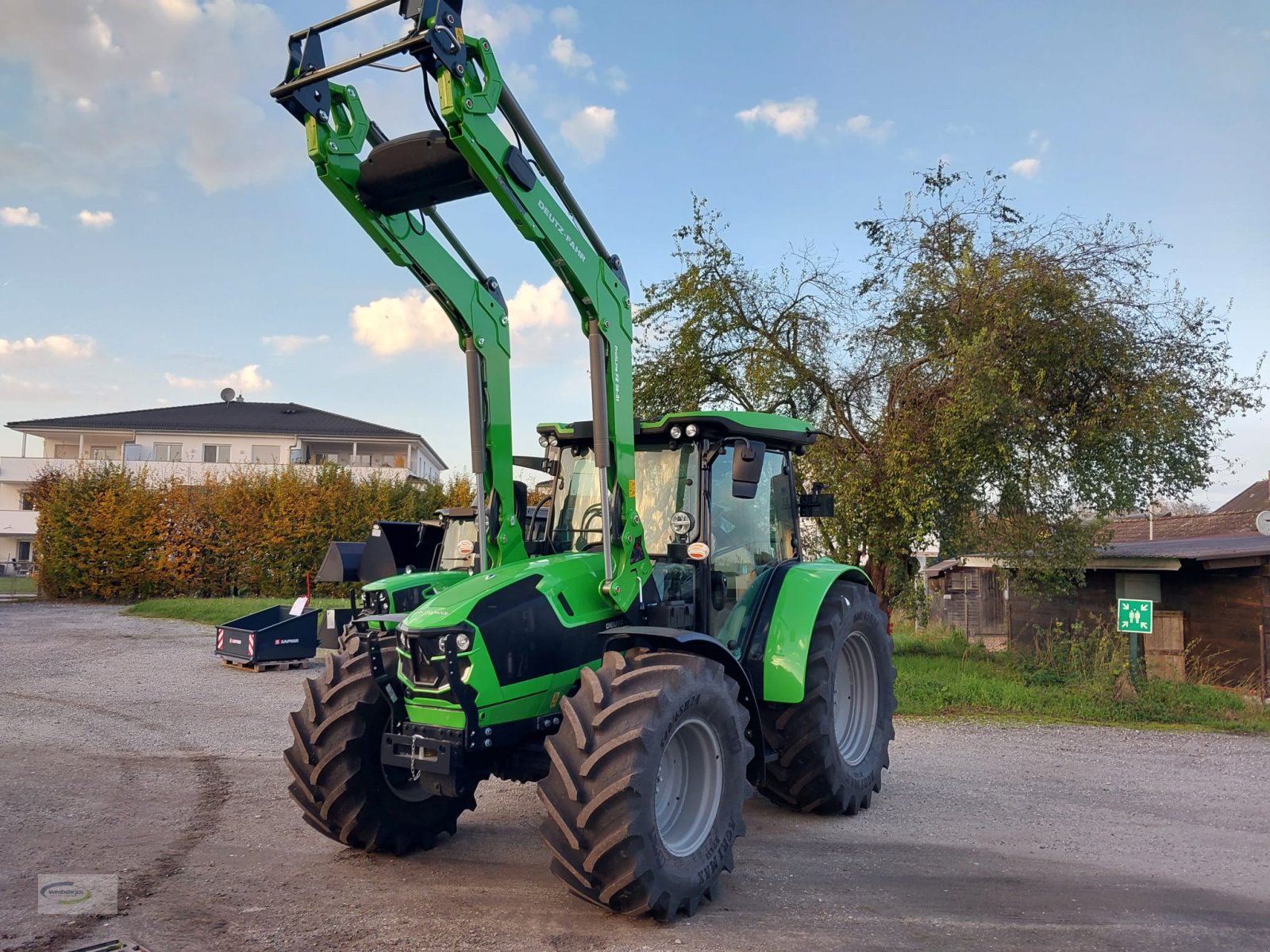 Traktor of the type Deutz-Fahr 5125, Neumaschine in Frontenhausen (Picture 2)