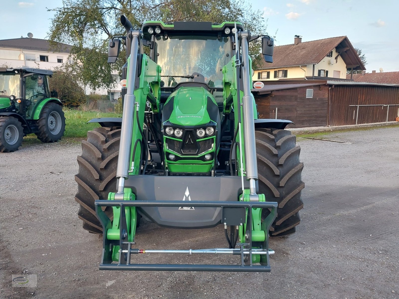 Traktor of the type Deutz-Fahr 5125, Neumaschine in Frontenhausen (Picture 4)