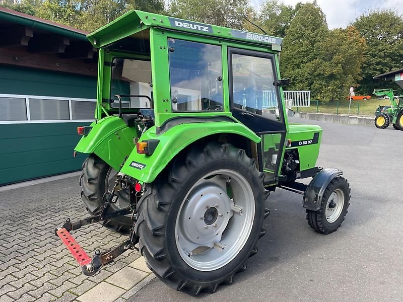 Traktor типа Deutz-Fahr 5207 s - mit T Gang 30km/h - Euro Cab Kabine - erst 4984 Std. - TÜV - wie 4507 4807 06 07, Gebrauchtmaschine в Niedernhausen OT Engenhahn (Фотография 4)