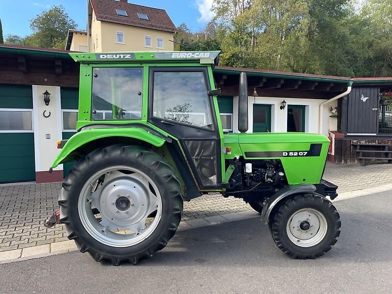 Traktor типа Deutz-Fahr 5207 s - mit T Gang 30km/h - Euro Cab Kabine - erst 4984 Std. - TÜV - wie 4507 4807 06 07, Gebrauchtmaschine в Niedernhausen OT Engenhahn (Фотография 3)