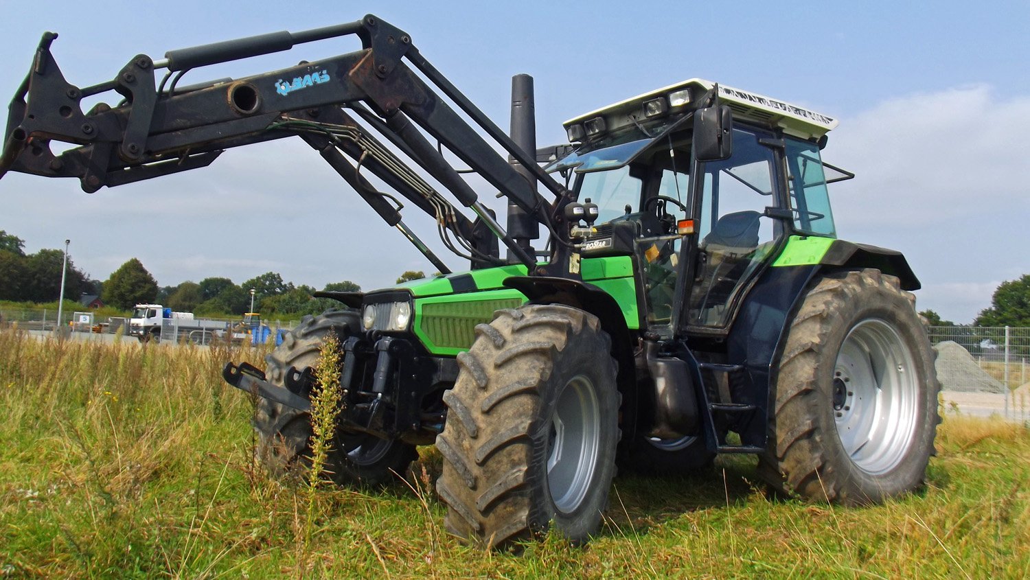 Traktor des Typs Deutz-Fahr 6.08 Frontlader+ Fronthydraulik+ Druckluft, Gebrauchtmaschine in Mittelsdorf (Bild 1)