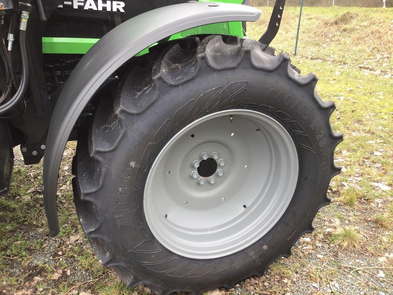 Traktor van het type Deutz-Fahr 6115 C TTV STAGE V, Neumaschine in Burgbernheim (Foto 5)