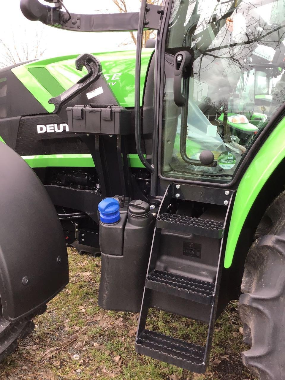 Traktor of the type Deutz-Fahr 6115 C TTV STAGE V, Neumaschine in Burgbernheim (Picture 11)