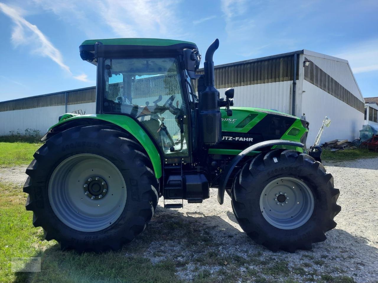 Traktor des Typs Deutz-Fahr 6115 C TTV - Vorführmaschine, Neumaschine in Unterdietfurt (Bild 6)