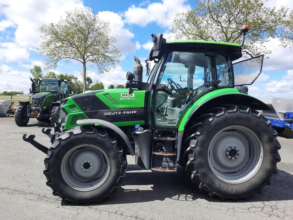 Traktor of the type Deutz-Fahr 6120 TTV, Gebrauchtmaschine in Doué-en-Anjou (Picture 3)