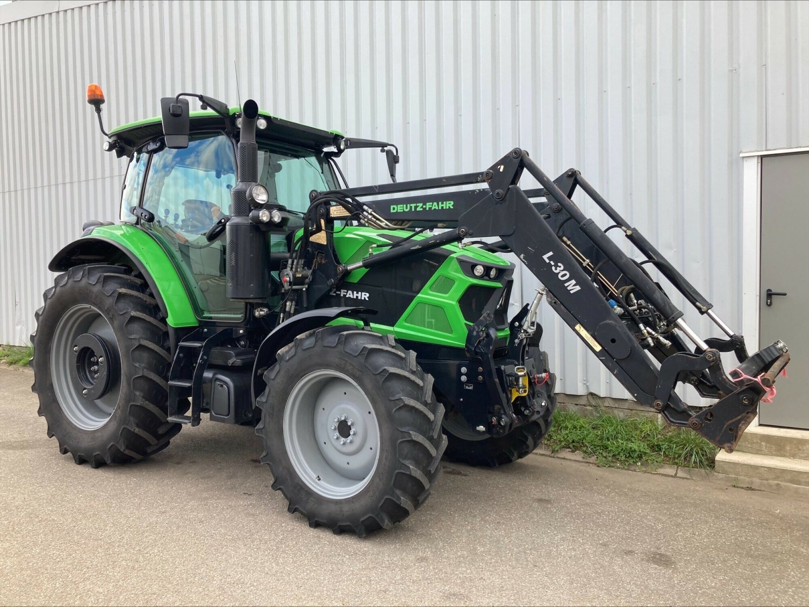 Traktor des Typs Deutz-Fahr 6120, Gebrauchtmaschine in CHEMINOT (Bild 2)