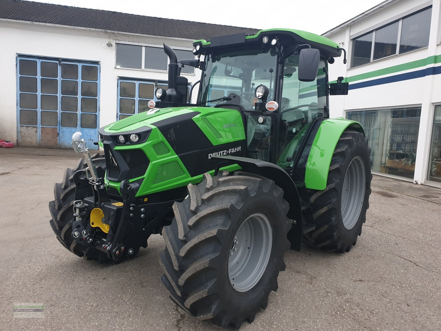 Traktor van het type Deutz-Fahr 6125 C Powershift -Aktion Ernteschlussverkauf-, Neumaschine in Diessen (Foto 2)