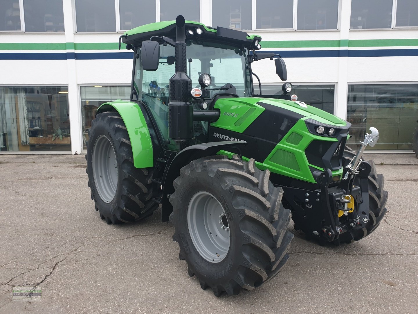 Traktor za tip Deutz-Fahr 6125 C Powershift -Aktion Ernteschlussverkauf-, Neumaschine u Diessen (Slika 1)