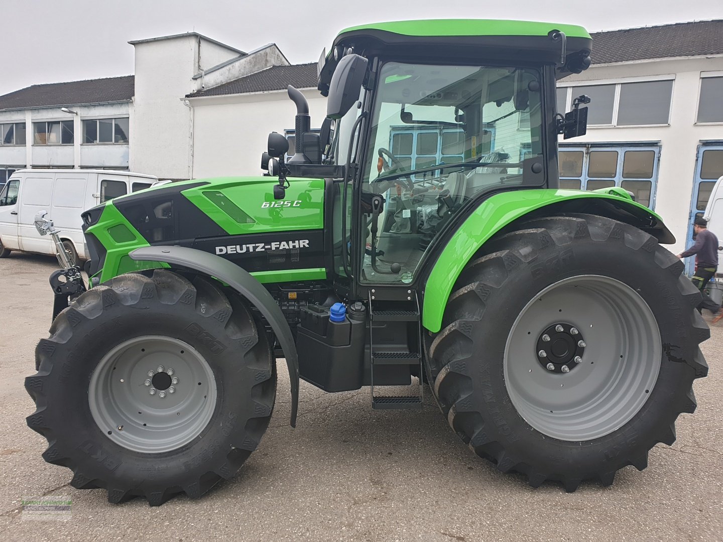 Traktor от тип Deutz-Fahr 6125 C Powershift -Aktion Ernteschlussverkauf-, Neumaschine в Diessen (Снимка 3)