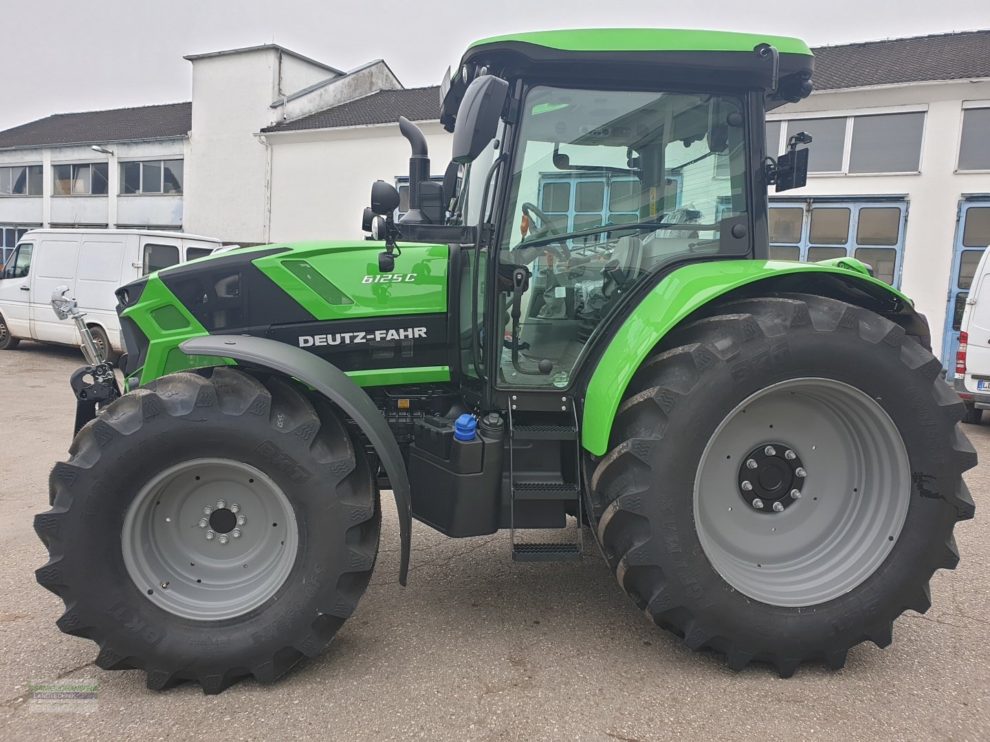 Traktor of the type Deutz-Fahr 6125 C Powershift -Aktion Ernteschlussverkauf-, Neumaschine in Diessen (Picture 5)