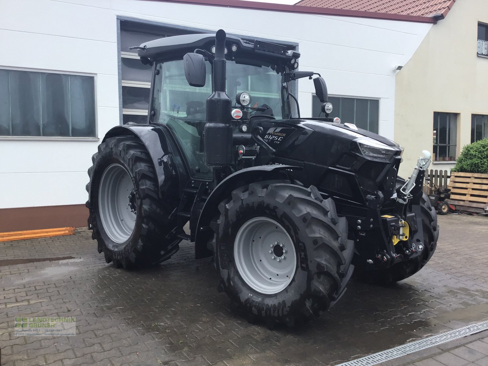 Traktor of the type Deutz-Fahr 6125 C TTV Aktion, Neumaschine in Hiltpoltstein (Picture 2)