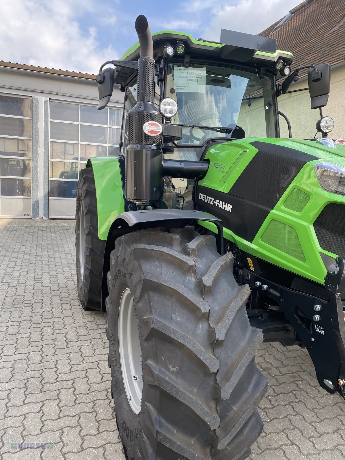 Traktor of the type Deutz-Fahr 6125 C TTV, TOP-Ausstattung, Finanzrückläufer, Neumaschine in Buchdorf (Picture 4)