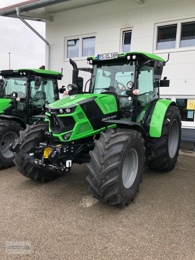 Traktor of the type Deutz-Fahr 6125 C TTV, Mietmaschine in Traunreut (Picture 1)