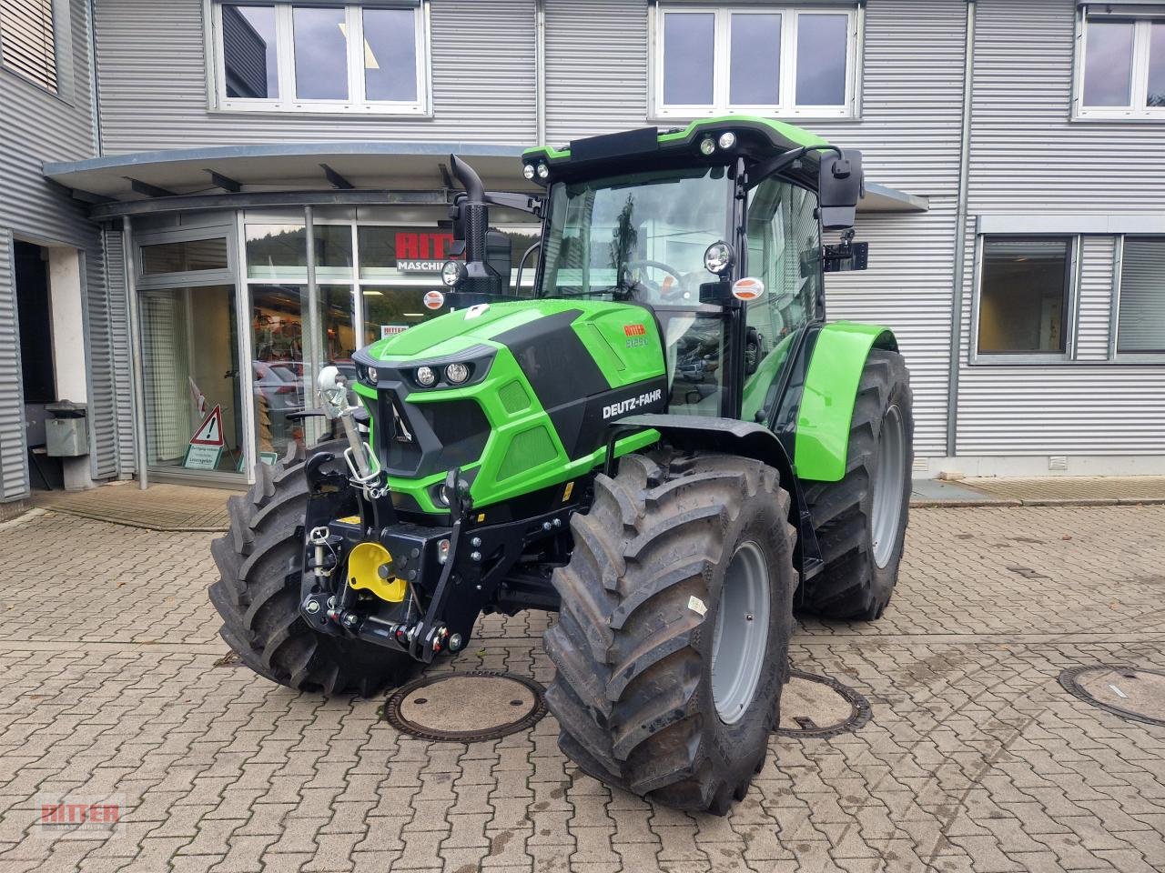 Traktor of the type Deutz-Fahr 6125 C, Neumaschine in Zell a. H. (Picture 1)