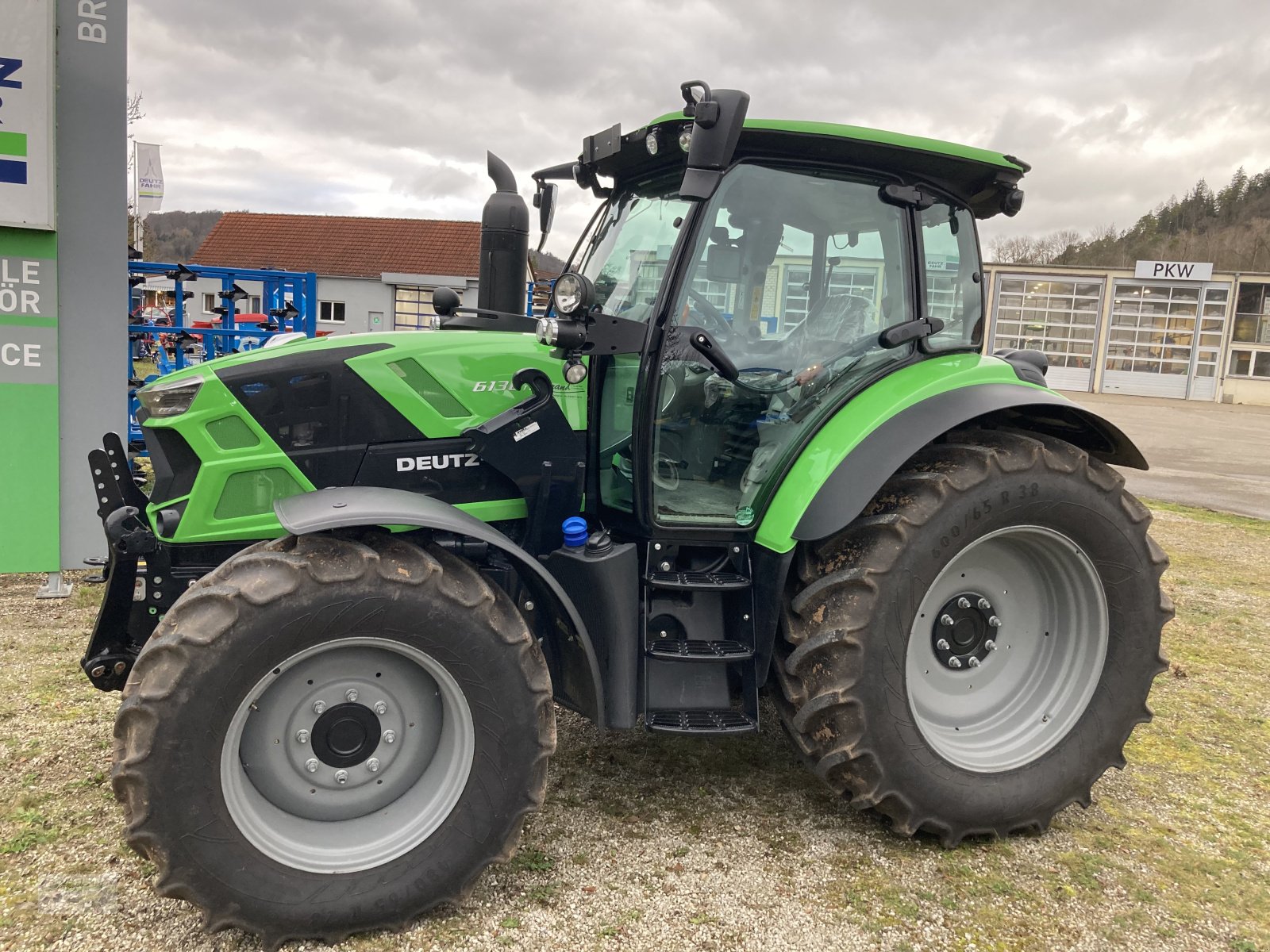 Traktor van het type Deutz-Fahr 6130 TTV, Gebrauchtmaschine in Beilngries (Foto 2)