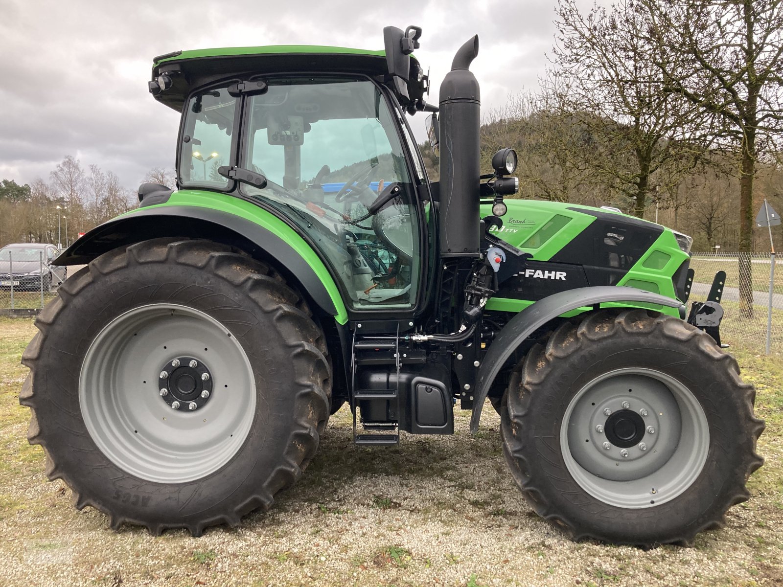 Traktor van het type Deutz-Fahr 6130 TTV, Gebrauchtmaschine in Beilngries (Foto 3)