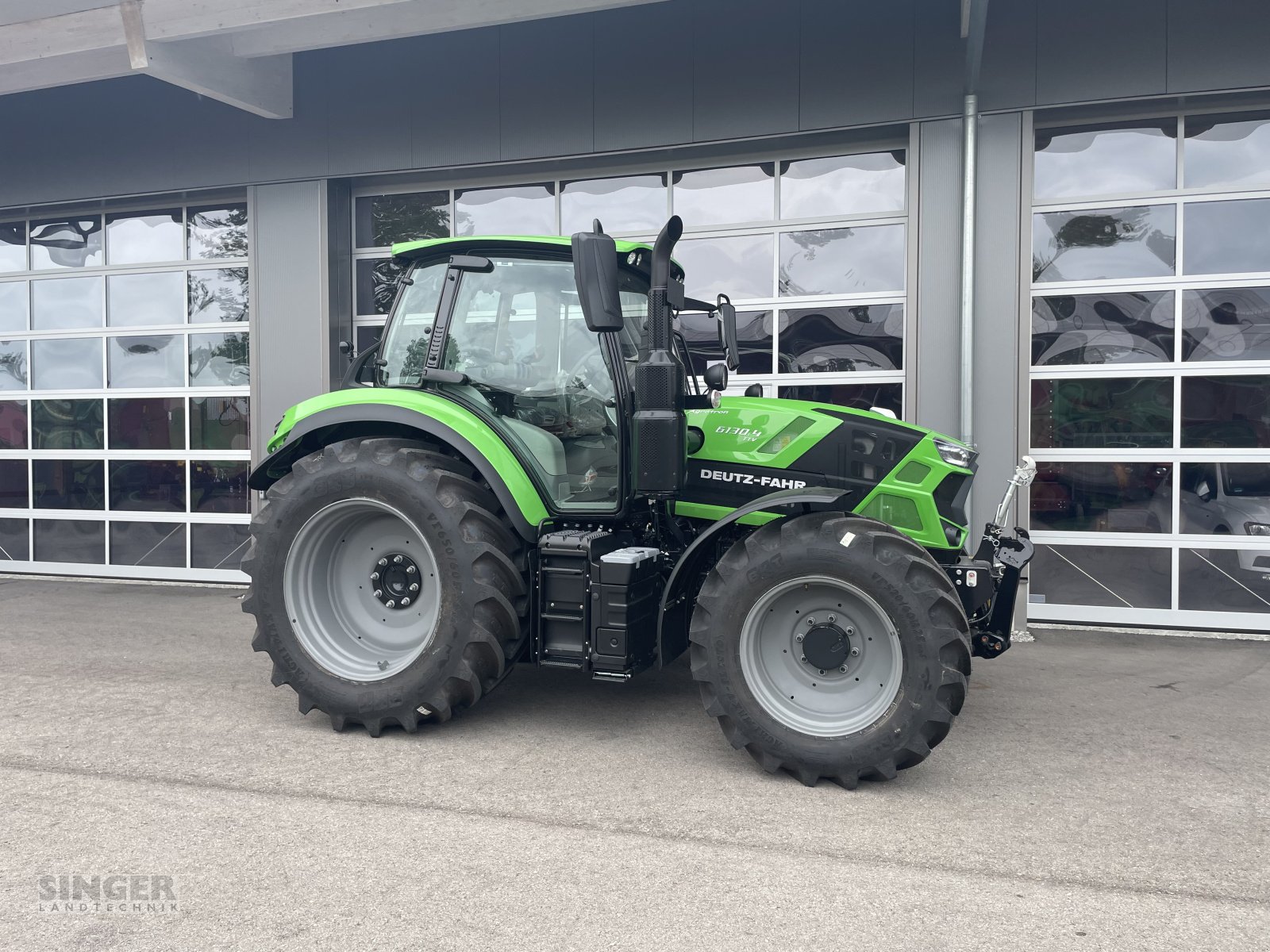 Traktor του τύπου Deutz-Fahr 6130.4 TTV 50Km/h FZW FKH DL Vorführmaschine, Neumaschine σε Ebenhofen (Φωτογραφία 5)