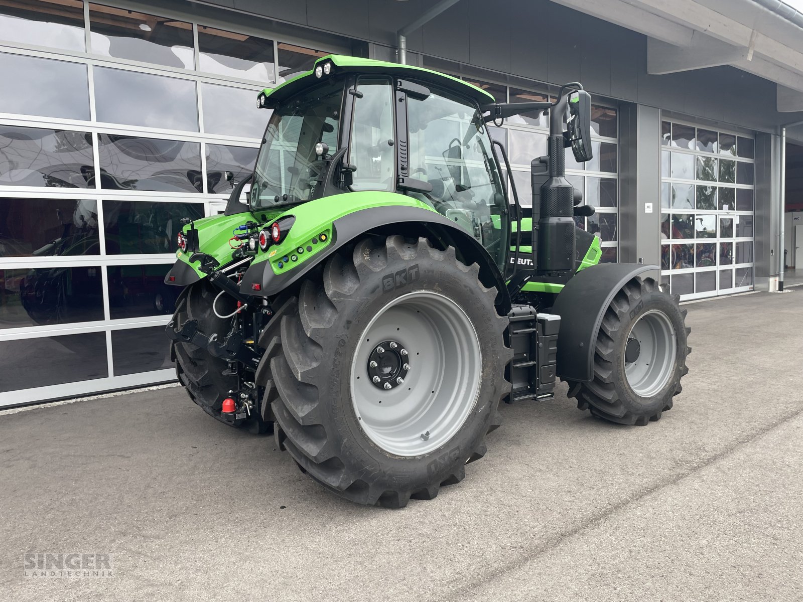 Traktor του τύπου Deutz-Fahr 6130.4 TTV 50Km/h FZW FKH DL Vorführmaschine, Neumaschine σε Ebenhofen (Φωτογραφία 7)