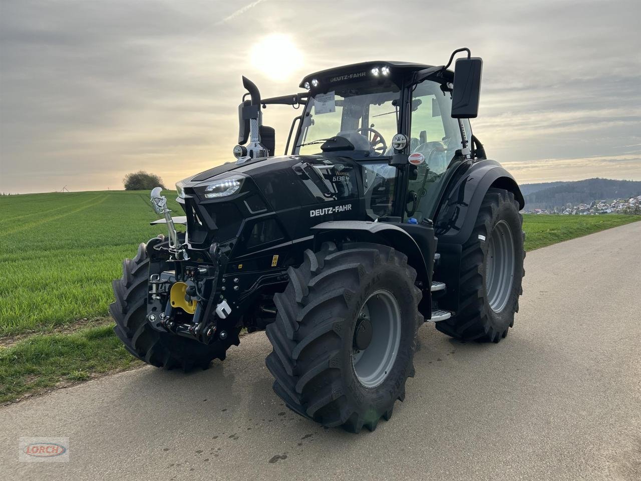 Traktor of the type Deutz-Fahr 6130.4 TTV Warrior, Neumaschine in Trochtelfingen (Picture 1)