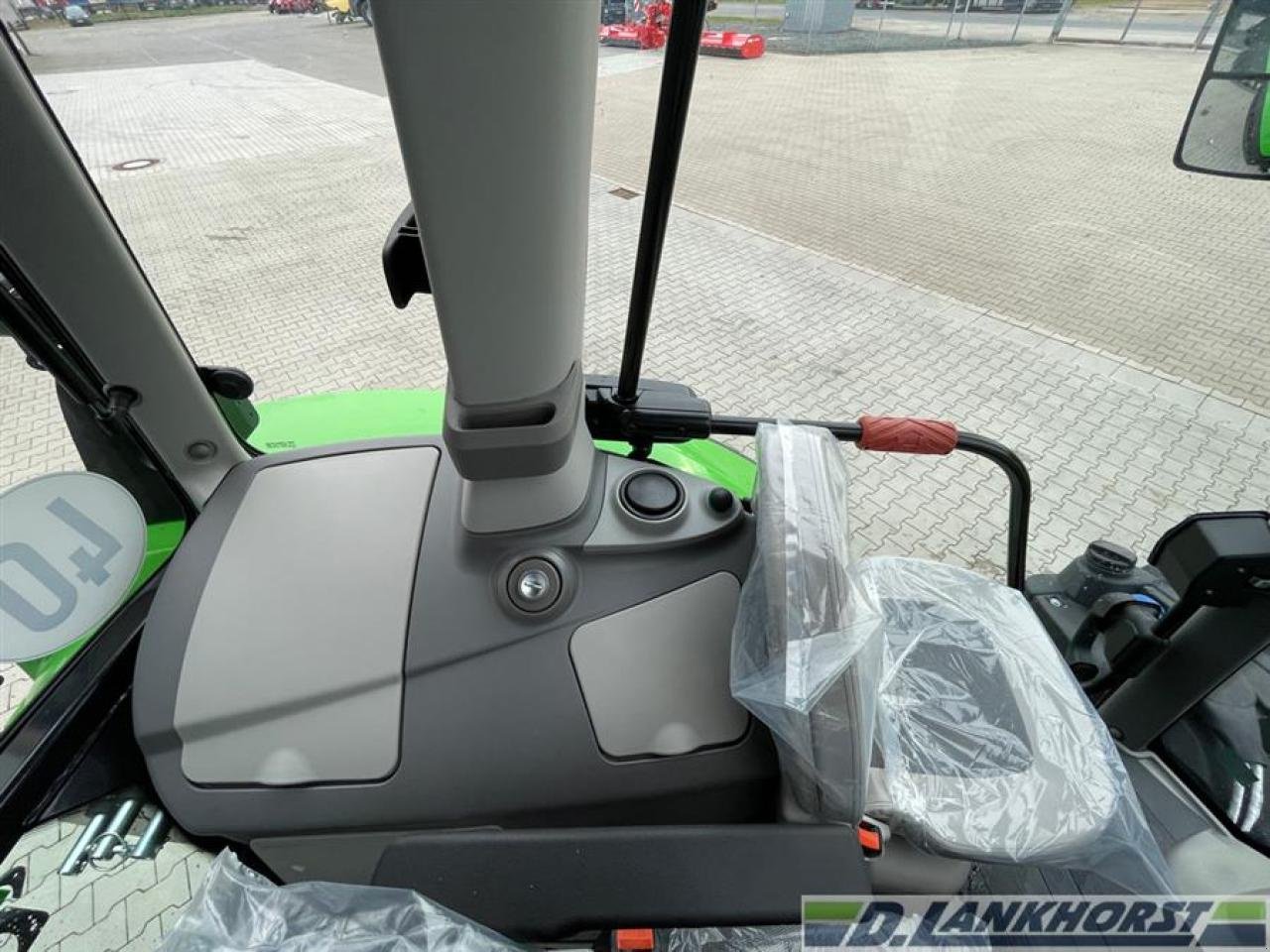 Traktor des Typs Deutz-Fahr 6130.4 TTV, Neumaschine in Neuenhaus (Bild 11)