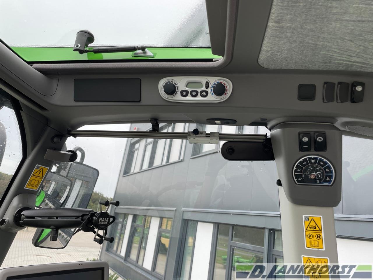 Traktor tipa Deutz-Fahr 6130.4 TTV, Neumaschine u Neuenhaus (Slika 12)