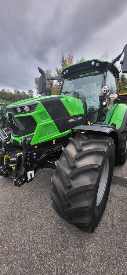 Traktor of the type Deutz-Fahr 6130.4 TTV, Neumaschine in Kollerschlag (Picture 1)