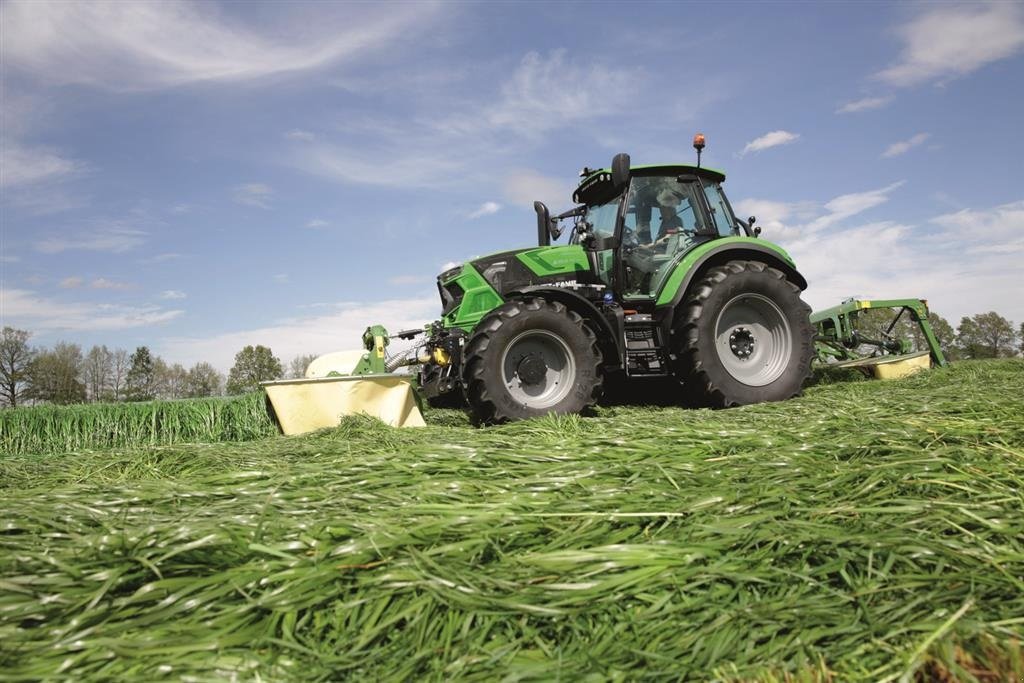 Traktor of the type Deutz-Fahr 6135 .4 RV SHIFT - FRONTLÆSSERFORBEREDT - SUPER TILBUD, Gebrauchtmaschine in Otterup (Picture 1)