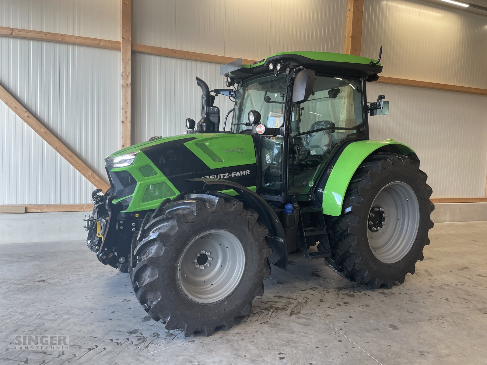 Traktor Türe ait Deutz-Fahr 6135 C TTV 50Km/h DL FZW FKH, Neumaschine içinde Ebenhofen (resim 4)