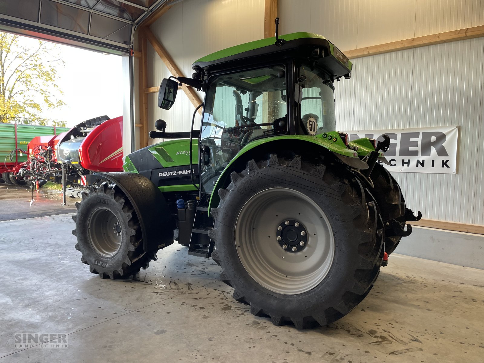 Traktor Türe ait Deutz-Fahr 6135 C TTV 50Km/h DL FZW FKH, Neumaschine içinde Ebenhofen (resim 5)