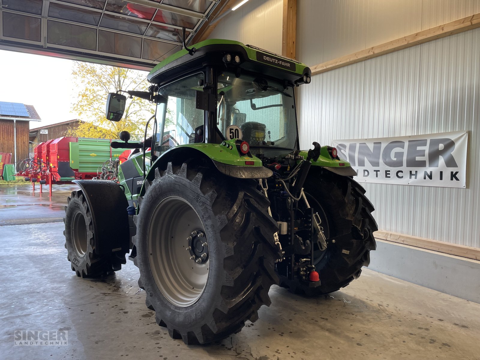 Traktor van het type Deutz-Fahr 6135 C TTV 50Km/h DL FZW FKH, Neumaschine in Ebenhofen (Foto 7)