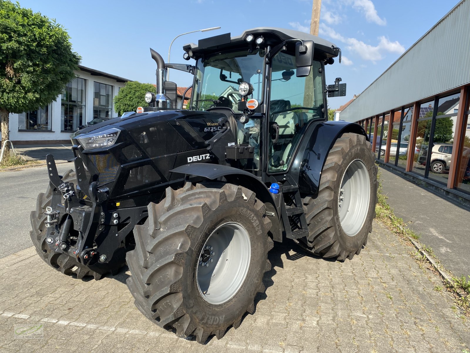 Traktor typu Deutz-Fahr 6135 C TTV WARRIOR SEPTEMBERSONDERKONDITIONEN SICHERN -3.500,00 €, Neumaschine v Neustadt (Obrázek 1)