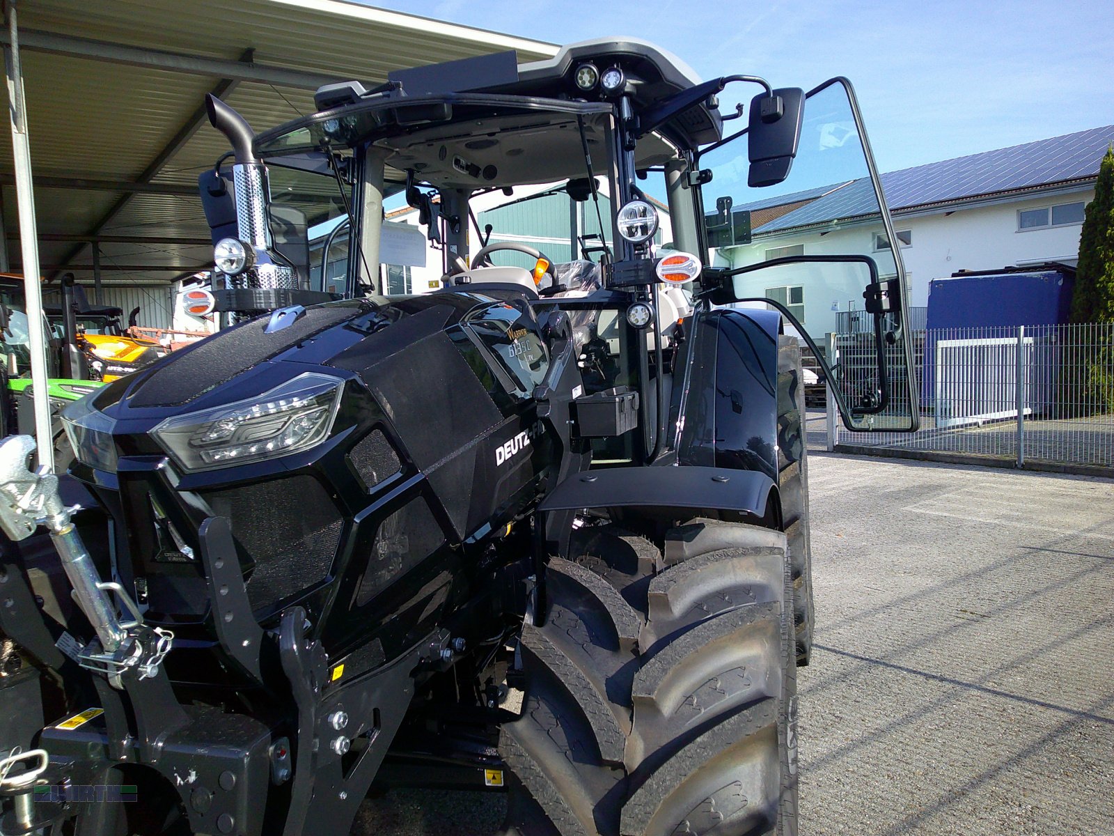 Traktor of the type Deutz-Fahr 6135 C TTV "Warrior", Vorführschlepper mit Vorführnachlass, Neumaschine in Buchdorf (Picture 2)