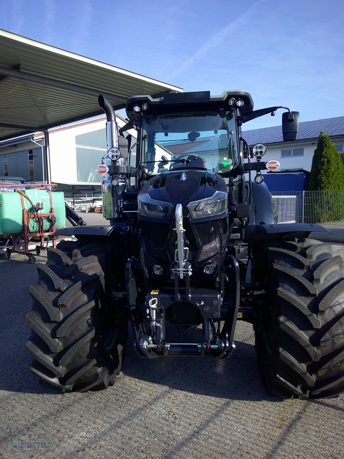 Traktor des Typs Deutz-Fahr 6135 C TTV "Warrior", Vorführschlepper mit Vorführnachlass, Neumaschine in Buchdorf (Bild 7)